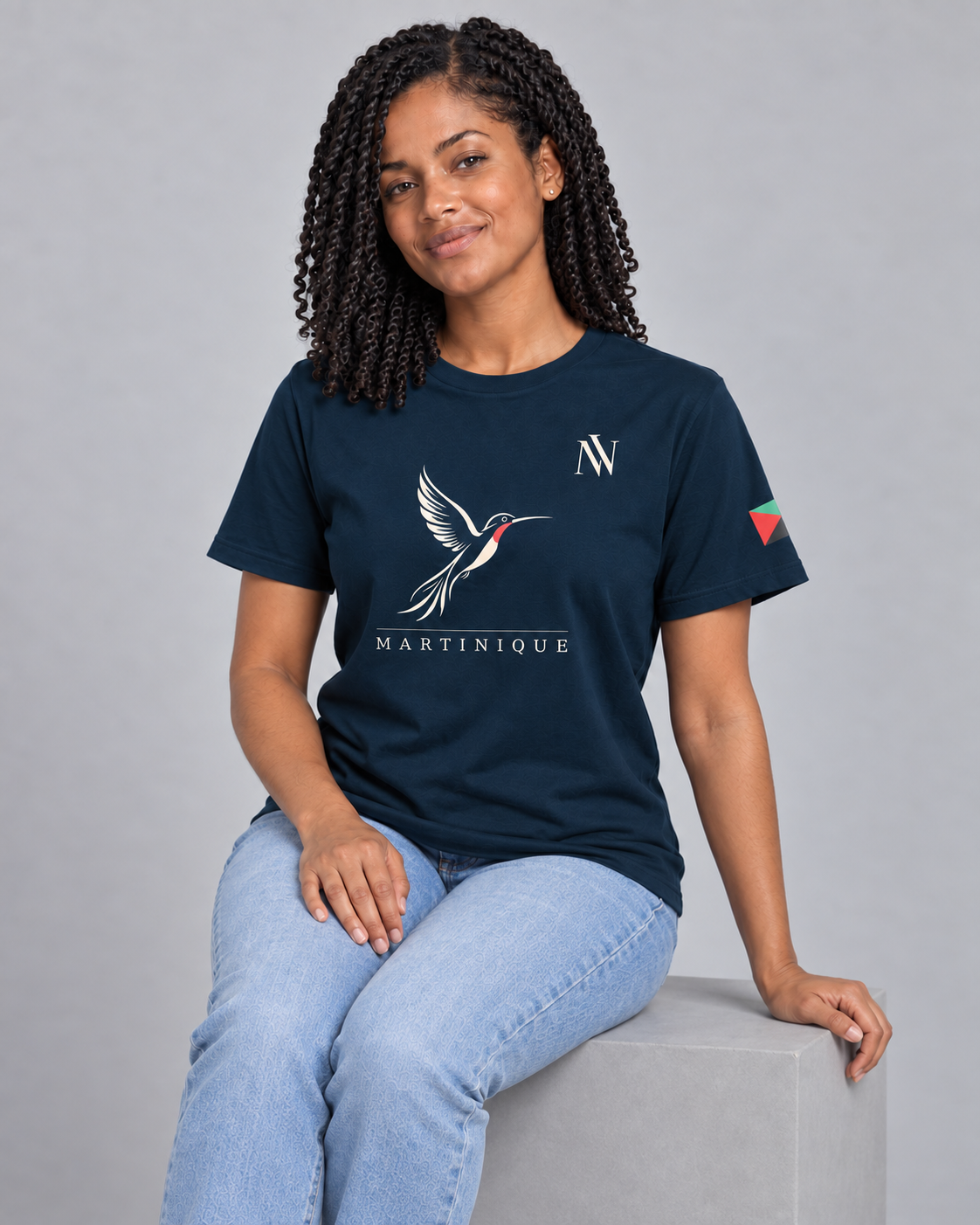 NAEVEN martinique femme assise